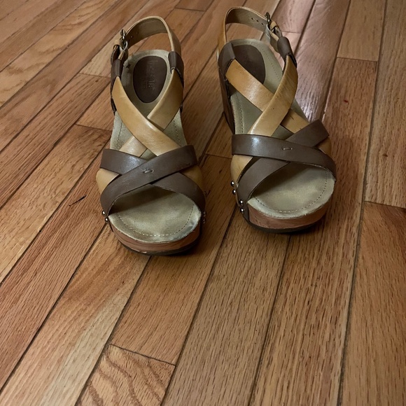 Bussola Wedge Cross Strap Sandal Brown/Tan Womens size 8 1/2 - Medium Width - Picture 1 of 4